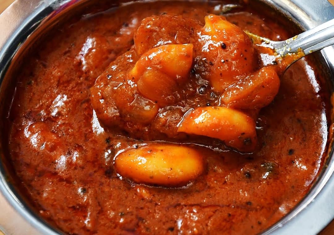 Sourashtra Style Garlic Curry Poondu Puli Kulambu Recipe Check Garlic Curry : செளராஷ்டிரா ஸ்டைல் பூண்டு குழம்பு செய்வது எப்படி? இதோ ரெசிபி!