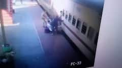 মহিলা আরপিএফের তৎপরতায় মালদা স্টেশনে প্রাণে বাঁচলেন বৃদ্ধ দম্পতি