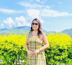 Success Story : लाखो फॉलोअर्स असलेल्या महिला IAS अधिकाऱ्याची जबरदस्त कहाणी; वडिलांना वाटत नव्हतं UPSC करावी, पण...