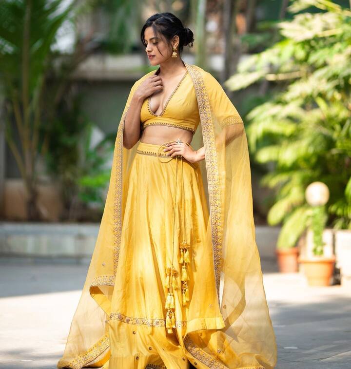 नेहा ही सध्या तिच्या गडद अंधार या चित्रपटाचे प्रमोशन करत आहे.(Neha Mahajan/instagram)