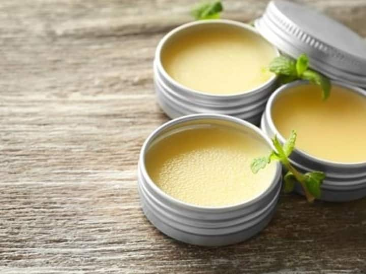 you must know ghee lip balm benefit know how to make lip balm at home सर्दियों में आपके भी होंठ बने रहेंगे मुलायम और गुलाबी...  देसी घी से ऐसे बनाएं शानदार लिप बाम