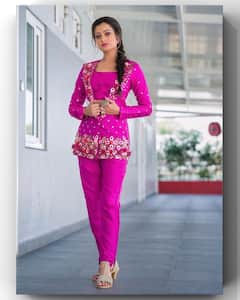 గులాబి రంగు డ్రెస్ లో వావ్ అనిపిస్తున్న ‘జబర్దస్త్’ యాంకర్ సౌమ్య రావ్