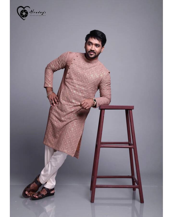 'మనసిచ్చి చూడు' ఆది (మహేశ్ బాబు కాళిదాసు)(image credit : Maheshbabu Kalidasu/Instagram)