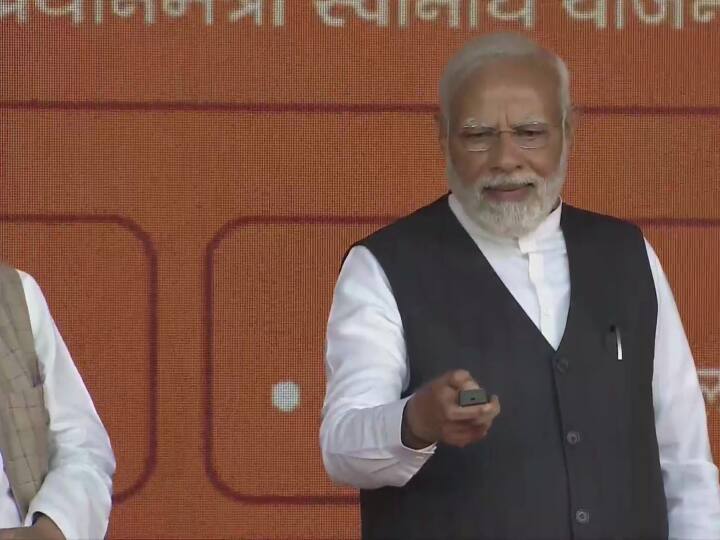 PM Modi Mumbai Visit Live Updates Mumbai Metro Chhatrapati Shivaji Maharaj Terminus Balasaheb Thackeray Aapla Dawakhana Maharashtra PM Modi Mumbai Visit Live: पीएम मोदी ने मुंबई मेट्रो की दो नए रूट का किया उद्घाटन, राज्यपाल, सीएम और डिप्टी सीएम रहे मौजूद