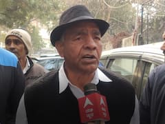 पहलवानों के समर्थन में जंतर-मंतर पहुंचे बबीता फोगाट के पिता महावीर सिंह फोगाट, बृज भूषण सिंह को लेकर किया ये दावा