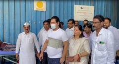 Dhananjay Munde : राष्ट्रवादीचे नेते  धनंजय मुंडे यांना रुग्णालयातून डिस्चार्ज, ब्रिच कँडी रुग्णालयातून घराकडे मुंडे रवाना