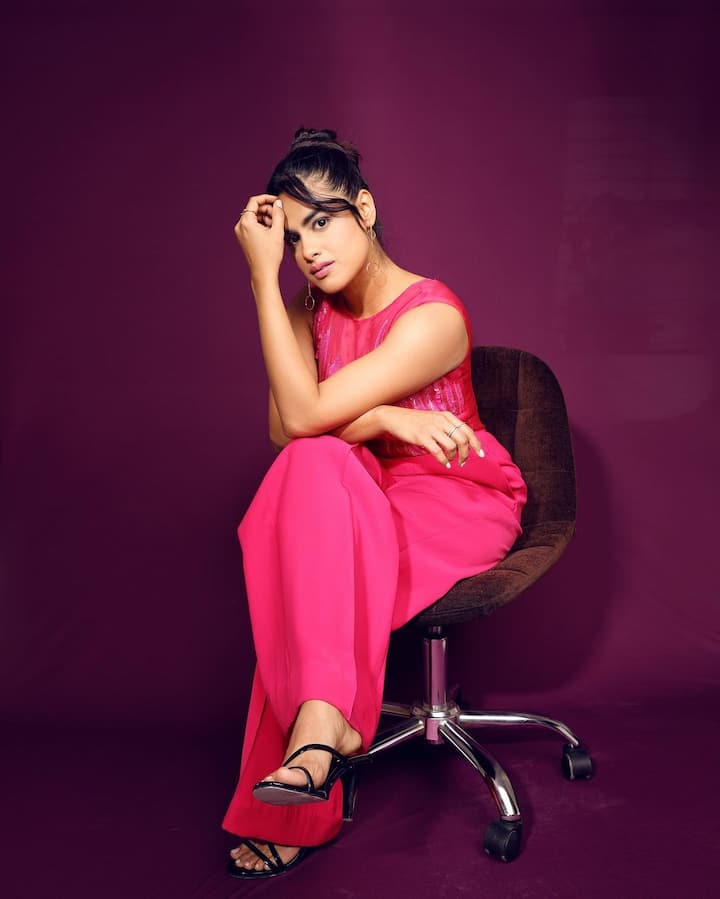 नेहाच्या आगामी चित्रपटांची प्रेक्षक उत्सुकतेने वाट बघत आहेत. (Neha Mahajan/instagram)