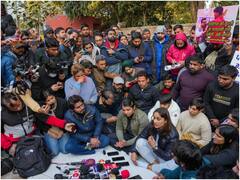 खिलाड़ियों ने प्रोटेस्ट करते हुए काट दी सर्द रात, PM मोदी से मिलने की मांग, प्रदर्शन से जुड़ी हर बड़ी बात