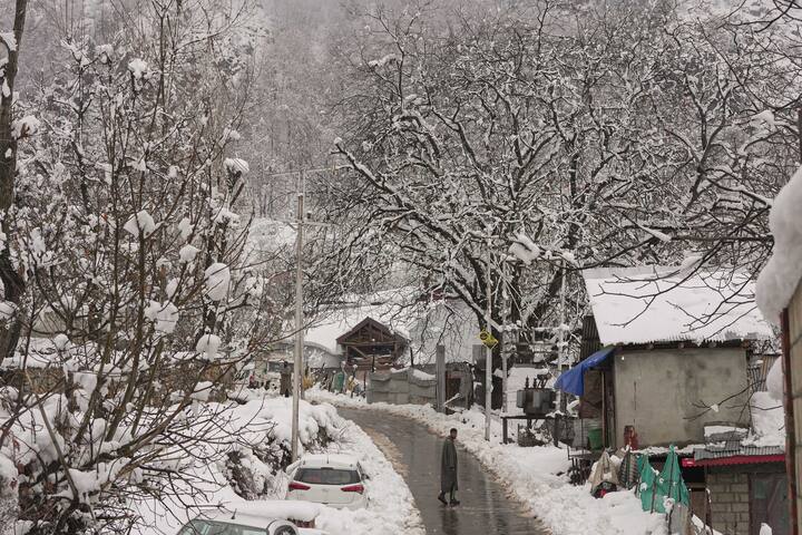 পরপর দুইবার একই ঘটনা ঘটেছে কাশ্মীরে।