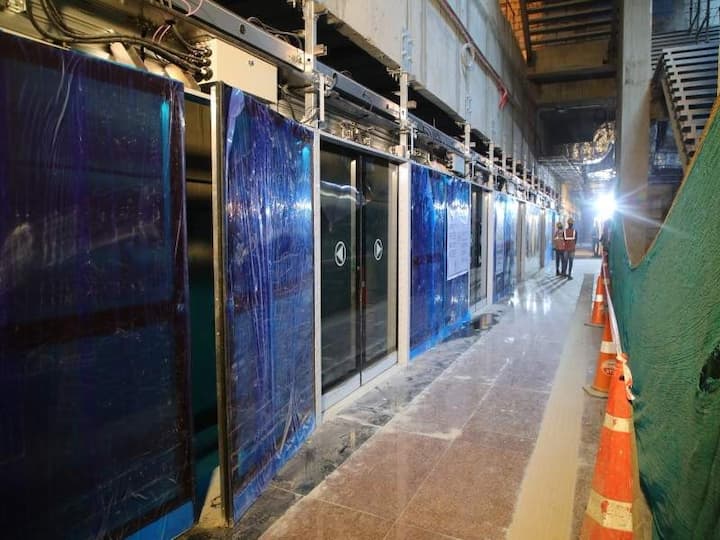 सध्या या स्थानकाच्या कामांनी वेग घेतला असून येत्या काही दिवसांत ही सर्व कामे नियोजित वेळेत पूर्ण होतील, असा दावा महामेट्रोकडून करण्यात आला आहे.