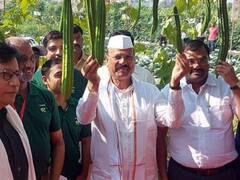 Abdul Sattar :  पवारांची पावर अशीच राहो; बारामतीत कृषिमंत्री अब्दुल सत्तारांकडून पवार कुटुंबियांचं कौतुक