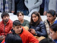 WFI President Controversy: रेसलिंग फेडरेशन के खिलाफ पहलवानों का धरना दूसरे दिन भी जारी, पढ़िए अभी तक का पूरा अपडेट