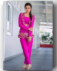 గులాబి రంగు డ్రెస్ లో వావ్ అనిపిస్తున్న ‘జబర్దస్త్’ యాంకర్ సౌమ్య రావ్