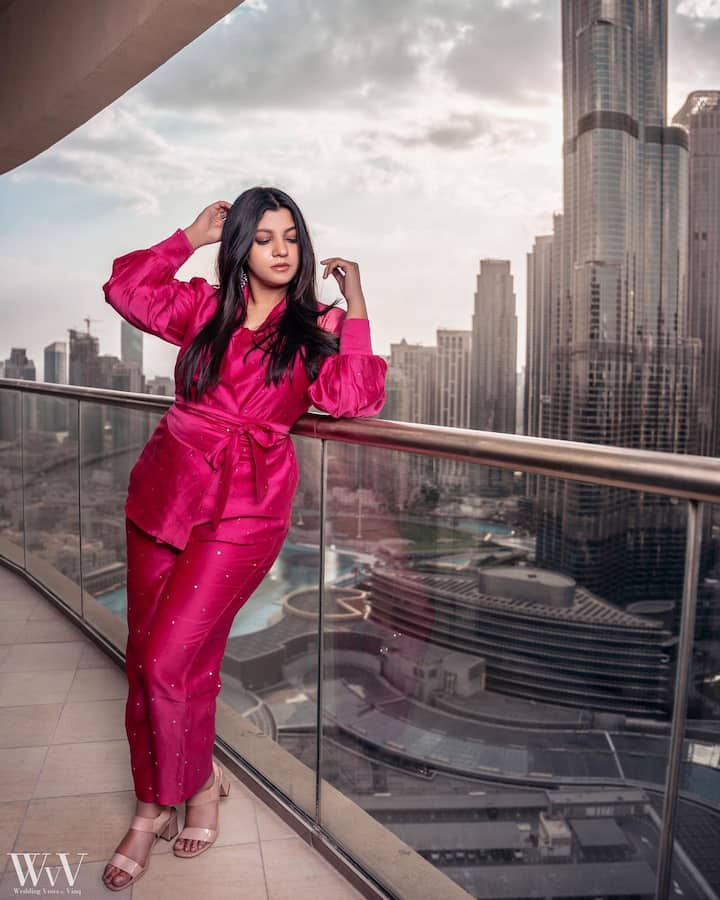 ఆకాశమే నీ హాద్దురా హీరోయిన్ అపర్ణ బాలమురళికి చేదు అనుభవం ఎదురైంది. మలయాళ సినిమా ప్రమోషన్స్లో ఓ కాలేజీ స్టూడెంట్ ఆమెతో అనుచితంగా ప్రవర్తించాడు. ఆ విద్యార్థి ప్రవర్తనతో అపర్ణ బాల మురళి షాక్కు గురైంది.