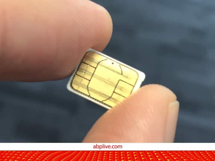 eSIM Card know how to convert physical sim into e sim card of jio airtel and VI get safe from Sim Swap Fraud SIM Swap फ्रॉड से बैंक अकाउंट से निकल रहे हैं पैसे, बचने के लिए सिम को E-sim में करें कन्वर्ट, ये है तरीका