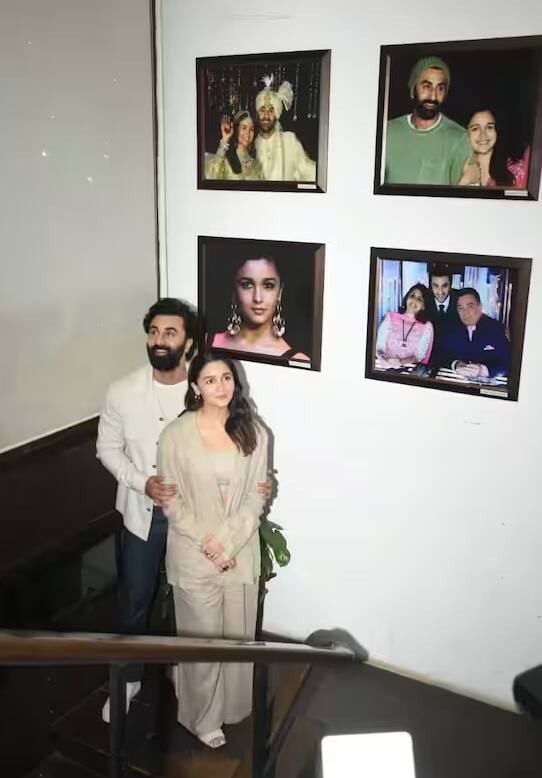 જોકે આ દરમિયાન આલિયા વારંવાર કોટથી પેટ ઢાંકતી જોવા મળી હતી.