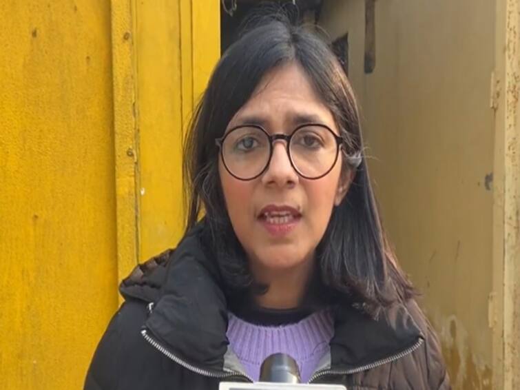 DCW chief swati maliwal narrates incident where she was molested & dragged by an inebriated man சாலையில் தரதரவென என்னையும் இழுத்திருப்பாங்க... உயிர்தப்பிய மகளிர் ஆணைய தலைவர் பரபரப்பு பேட்டி..!