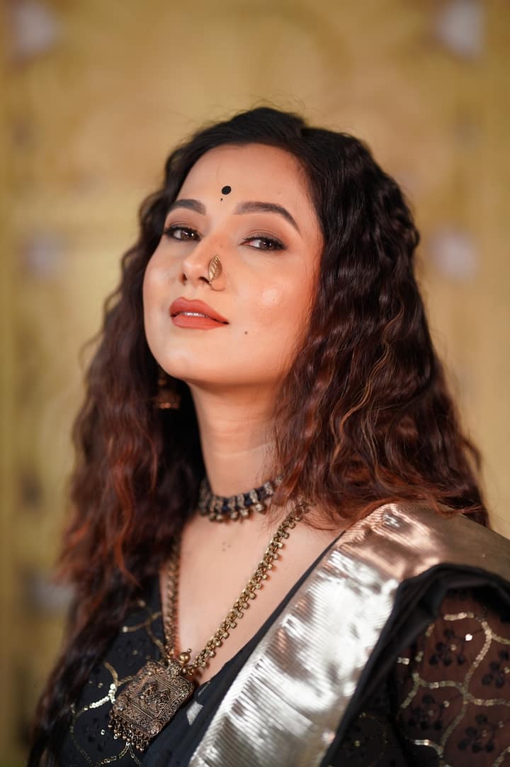राधाने ‘बावरा दिल’ आणि ‘यह रिश्ता क्या कहलाता हैं’ या हिंदी मालिकांत सुद्धा भूमिका केल्या.