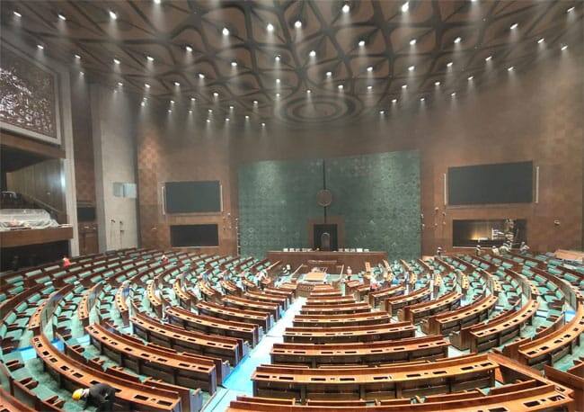 జనవరి చివరి నాటికి సెంట్రల్‌ విస్తా ప్రాజెక్టు పనులను పూర్తి చేసేందుకు నిర్మాణ బాధ్యతలను తీసుకున్న కేంద్ర గృహ, పట్టణ వ్యవహారాల శాఖ పనులు వేగవంతం చేసింది.