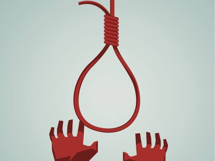 A woman committed suicide by hanging herself in Surat Suicide: સુરતમાં યુવકે પરિણિતા સાથે અફેર હોવાની ખોટી અફવા ફેલાવી, યુવતીને લાગી આવતા રાત્રે.....