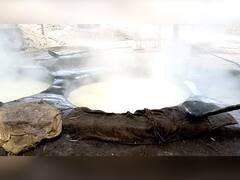 Photo : गुळाच्या उत्पादनातून लाखोंची उलाढाल, आष्टी गावातील शेतकऱ्यांना लाखोंचा नफा