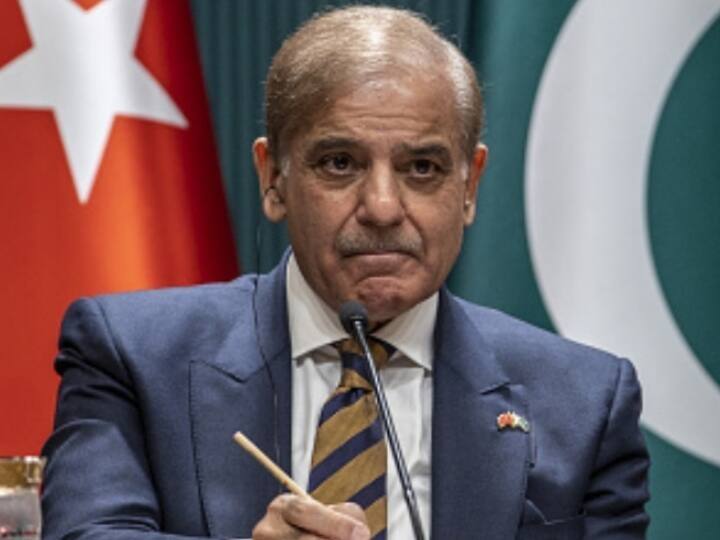 IMF ने पेश की पाकिस्तानी इकोनॉमी की धूमिल तस्वीर, GDP दर घटकर 2% हुई, हुकूमत के 'आगे कुआं पीछे खाई' Pakistan GDP growth rate decreased By IMF from 3-5 Per cent to 2 Per cent for the year 2023, amidst economic crisis IMF ने पेश की पाकिस्तानी इकोनॉमी की धूमिल तस्वीर, GDP दर घटकर 2% हुई, हुकूमत के 'आगे कुआं पीछे खाई'