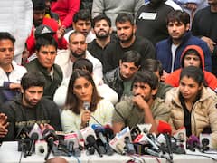 WFI के अध्यक्ष बृज भूषण शरण सिंह के खिलाफ रेसलर्स का धरना जारी, अब तक क्या कुछ हुआ?