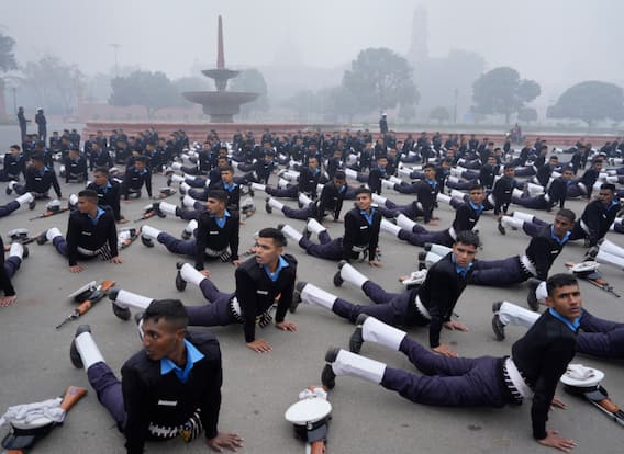 रिपब्लिक डे परेड होगी खास, 9 राफेल और नेवी के IL-38 के साथ 50 एयरक्राफ्ट दिखाएंगे जलवा रिपब्लिक डे परेड होगी खास, 9 राफेल और नेवी के IL-38 के साथ 50 एयरक्राफ्ट दिखाएंगे जलवा