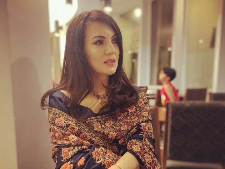 इमरान खान ने अपनी 3 बीवियों जेमिमा गोल्डस्मिथ, रेहम खान, बुशरा बीबी को लेकर भी सुर्खियां बटोरी हैं. मोहब्बत करने वाले कम न होंगे...तेरी महफिल में लेकिन हम न होंगे. 12 जून 2022 को रेहम खान ने इंस्टा पर ये लाइन पोस्ट की हैं. वो इमरान खान की एक्स वाइफ हैं. 10 महीने की शादी के बाद रेहम ने 2015 में उनसे तलाक ले लिया था और उन्हें दगाबाज कहा था.