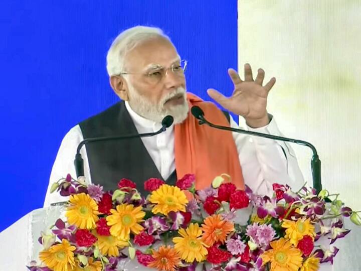 PM Modi lauded CJI DY Chandrachud emphasis on making Supreme Court judgments available in regional languages Incl Hindi अब हिंदी में भी उपलब्ध होगी सुप्रीम कोर्ट के फैसलों की कॉपी, PM मोदी ने की CJI की तारीफ, जानें क्या कहा