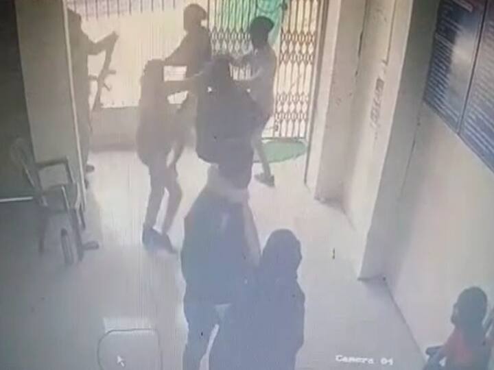 Bihar News Female Constables Chased away three criminals who came to rob bank in Hajipur ann VIDEO: महिला सिपाहियों को देख बैंक लूटने आए बदमाशों के छूटे पसीने, ऐसा खदेड़ा कि उल्टे पांव भागे, जानिए पूरा मामला