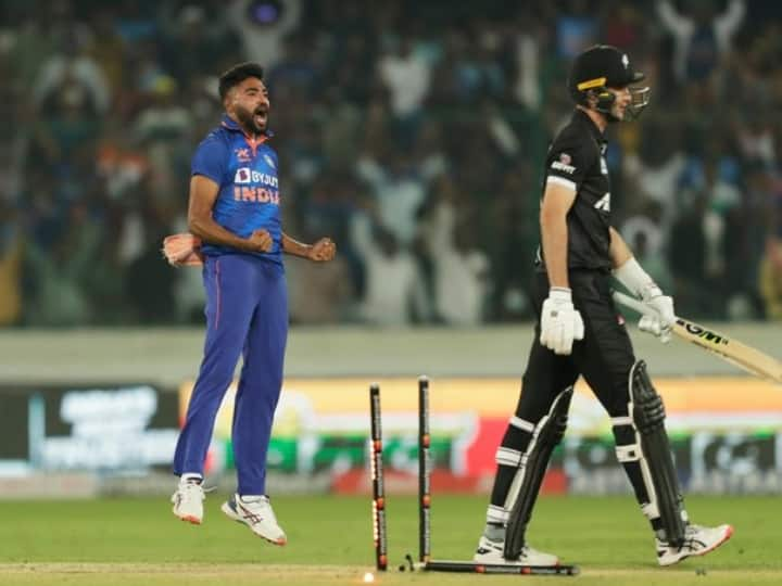 ind vs nz 1st odi mohammed siraj friends praised him bcci shared video IND vs NZ: दोस्तों को याद आए मोहम्मद सिराज के साथ बिताए दिन, बीसीसीआई ने शेयर किया खास VIDEO