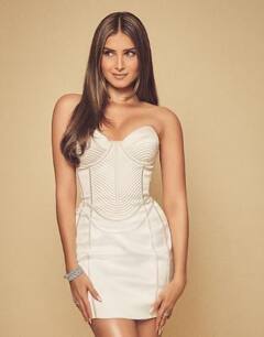 ਤਾਰਾ ਸੁਤਾਰੀਆ ਦੀ ਇਹ ਆਫ ਸ਼ੋਲਡਰ ਡਰੈੱਸ ਪਾਰਟੀ 'ਤੇ ਜਾਣ ਲਈ ਪਰਫੈਕਟ ਹੈ, ਤੁਸੀਂ ਬਹੁਤ ਹੀ ਸ਼ਾਨਦਾਰ ਦਿਖਾਈ ਦੇਵੋਗੇ