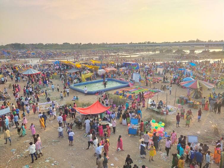 After 2 years in Villupuram, the river festival is going on with great fanfare TNN விழுப்புரத்தில் 2 வருடங்களுக்குப் பின் கோலாகலமாக நடந்த ஆற்று திருவிழா