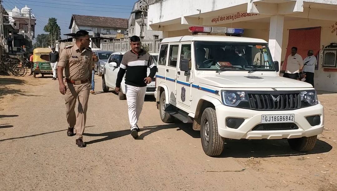 A rift between barbers and Patel community over love marriages in Aravalli Love Marriage: અરવલ્લીમાં પ્રેમ લગ્નની તાલીબાની સજા, નાઈ સમાજના 17 પરિવારોને ગામ છોડવા આદેશ