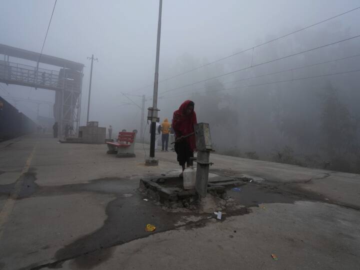 UP Weather Update 19 January 2023 IMD Rain Alert Cold Wave in UP Lucknow Noida Ghaziabad Prayagraj Varanasi Kanpur UP Weather Update: यूपी में आज से शीतलहर और ठंड से राहत मिलने की संभावना, IMD ने बारिश का जारी किया अलर्ट