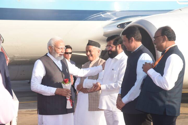 यानंतर ते बीकेसीकडे रवाना झाले.