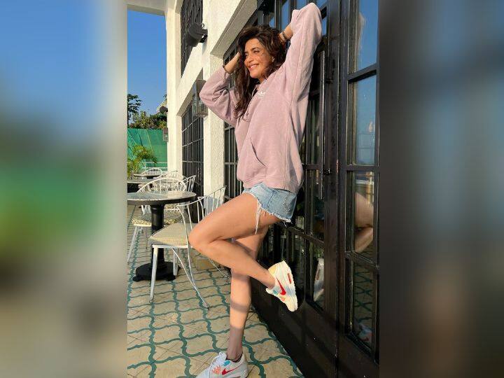 Karishma Tanna Fitness: एक्ट्रेस करिश्मा तन्ना वेट लिफ्टिंग हो, स्ट्रेंथ ट्रेनिंग हो, हेडस्टैंड हो या फिर कोर वर्कआउट, वह हर कुछ ट्राई करती हैं.