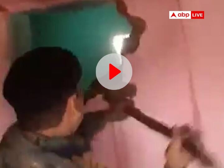 MP News MP News husband imprisoned himself in kitchen and threten to self immolation in Jabalpur Police Rescue ANN Watch:  पत्नी के वियोग में 'शराबी' पति ने खुद को ससुराल के किचन में किया कैद, दीवार तोड़कर निकाला गया, देखें वीडियो