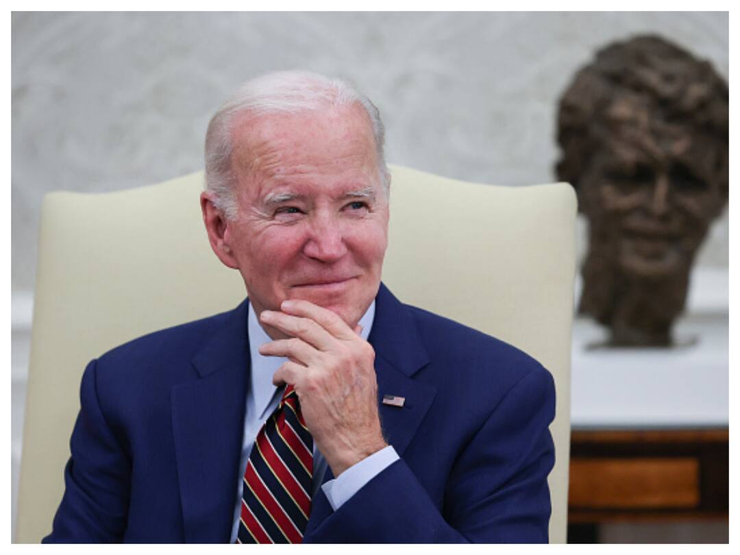 US Prez Joe Biden Goes 'Vocal For Local', Orders Burger For Lunch To Support Small Businesses US President Joe Biden Goes 'Vocal For Local', Orders Burger For Lunch To Support Small Businesses