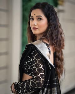 Radha Sagar : काळ्या रंगाच्या साडीत खुलून दिसतंय राधा सागरचं सौंदर्य; पाहा फोटो