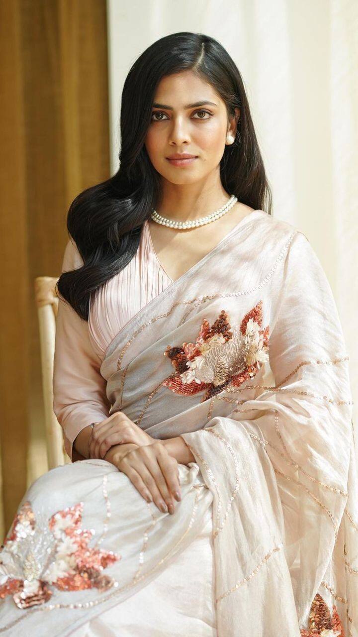 கோலிவுட்டின் அழகு ஹீரோயின்களுள் ஒருவர் மாளவிகா மோகனன்