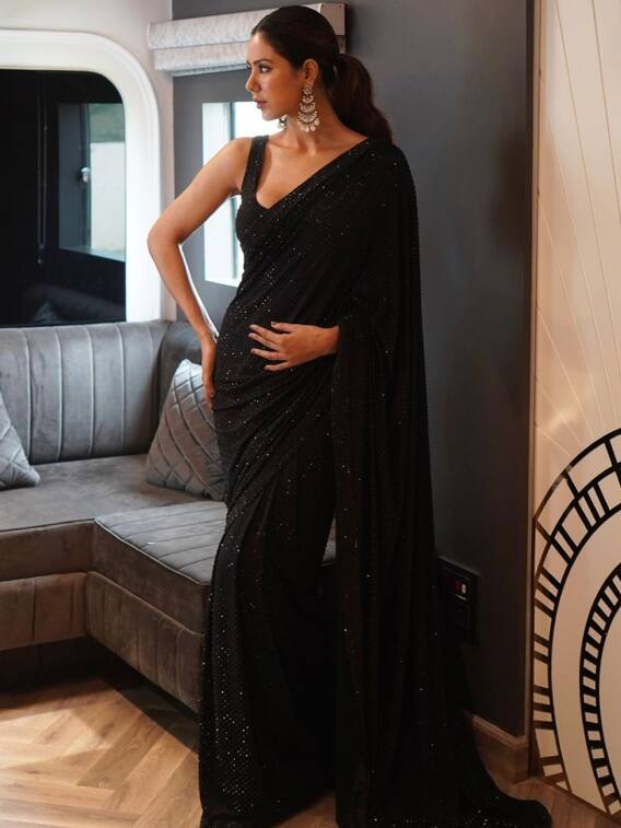 साड़ी लुक में कहर ढाती हैं पंजाबी एक्ट्रेस सोनम बाजवा