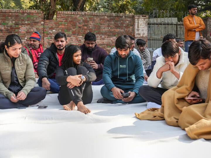 Indian wrestlers Bajrang Punia, Sakshi Malik, Vinesh Phogat, Anshu Malik, Sangita Phogat and others stage protesting against Wrestling Federation of India (WFI), in New Delhi, Wednesday, Jan. 18, 2023. (Source: PTI)