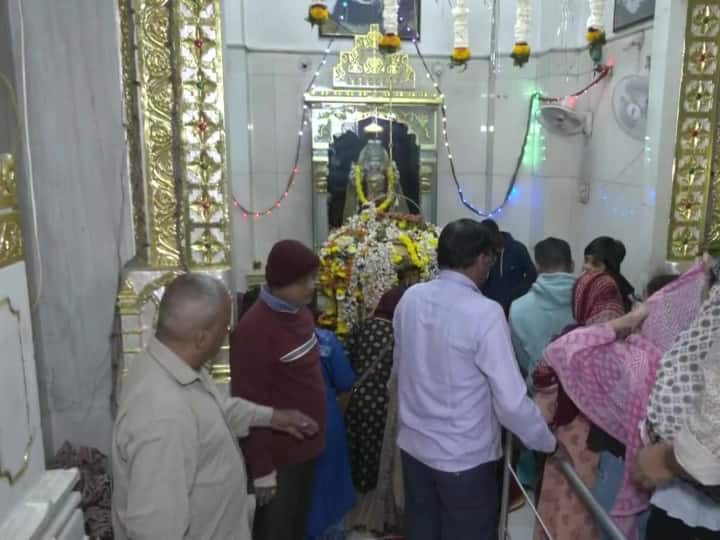 Rundhnath Mahadev: अनोखा मंदिर जहां महादेव को चढ़ाया जाता है जिंदा केकड़ा, भक्त सालों से निभा रहे ये परंपरा Gujarat News Devotees offer crab in Rundhanath Mahadev temple In Sunday Rundhnath Mahadev: अनोखा मंदिर जहां महादेव को चढ़ाया जाता है जिंदा केकड़ा, भक्त सालों से निभा रहे ये परंपरा