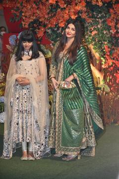 Anant Ambani की इंगेजमेंट में आराध्या बच्चन पर टिकीं सबकी निगाहें, इंडियन आउटफिट में मां ऐश्वर्या की खूबसूरती को दी टक्कर