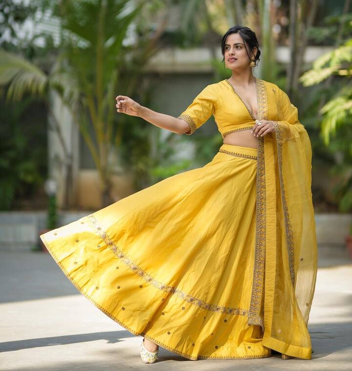 नेहाच्या या लूकला नेटकऱ्यांची पसंती मिळाली आहे. (Neha Mahajan/instagram)