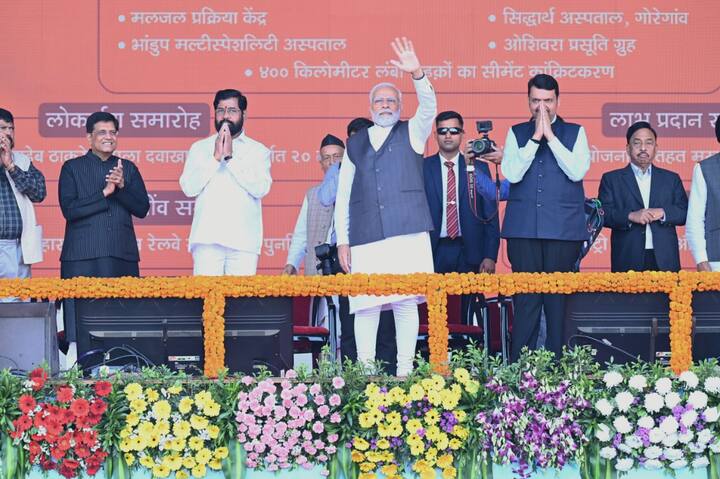 यावेळी सभेला संबोधित करताना पंतप्रधान मोदी म्हणाले की, ''डबल इंजिन सरकारमुळे महाराष्ट्र आणि मुंबईचा अभूतपूर्व विकास होत आहे''.