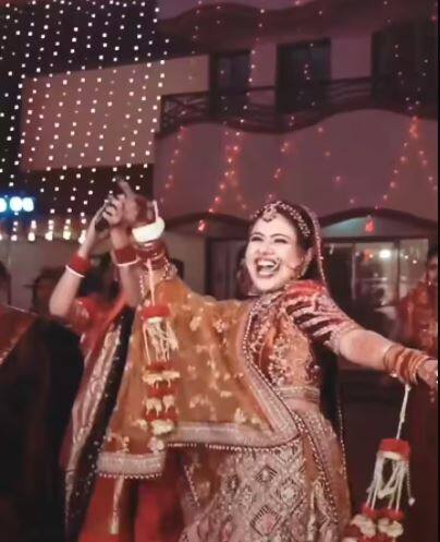 Viral video of dancing bride Wedding viral video Bride Dancing Video Bride Dancing Video: ਬਰਾਤ ਬੂਹੇ ‘ਤੇ ਵੇਖ ਖੁਸ਼ੀ ਨਾਲ ਨੱਚ ਪਈ ਲਾੜੀ, ਵੇਖਣ ਵਾਲਿਆਂ ਦੀ ਅੱਖਾਂ ਅੱਡੀਆਂ ਰਹਿ ਗਈਆਂ