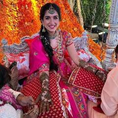 Radhika Merchant Mehendi Ceremony: మెహందీ ఫంక్షన్ కోసం ముద్దబంతిలా ముస్తాబైన రాధికా మర్చెంట్